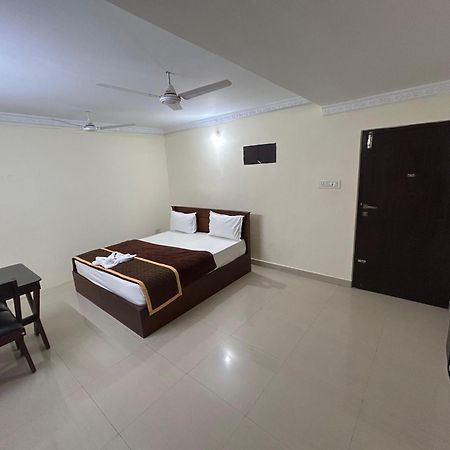 K V Suites Kochi Zewnętrze zdjęcie