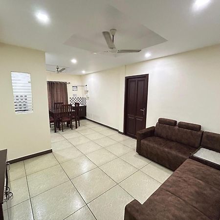 K V Suites Kochi Zewnętrze zdjęcie