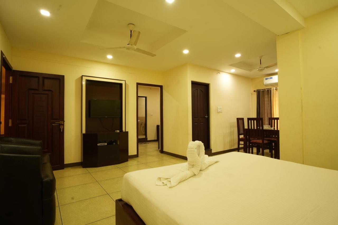 K V Suites Kochi Zewnętrze zdjęcie
