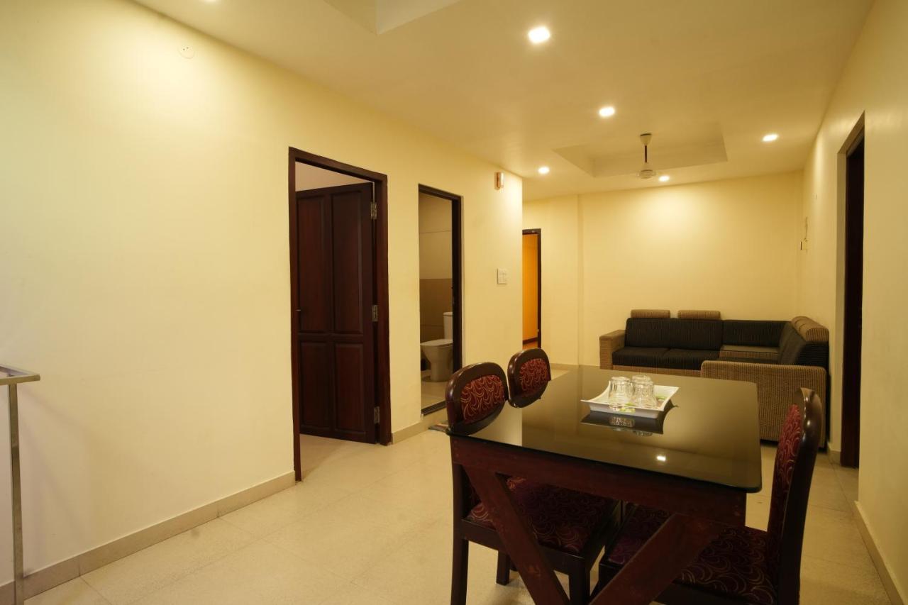 K V Suites Kochi Zewnętrze zdjęcie