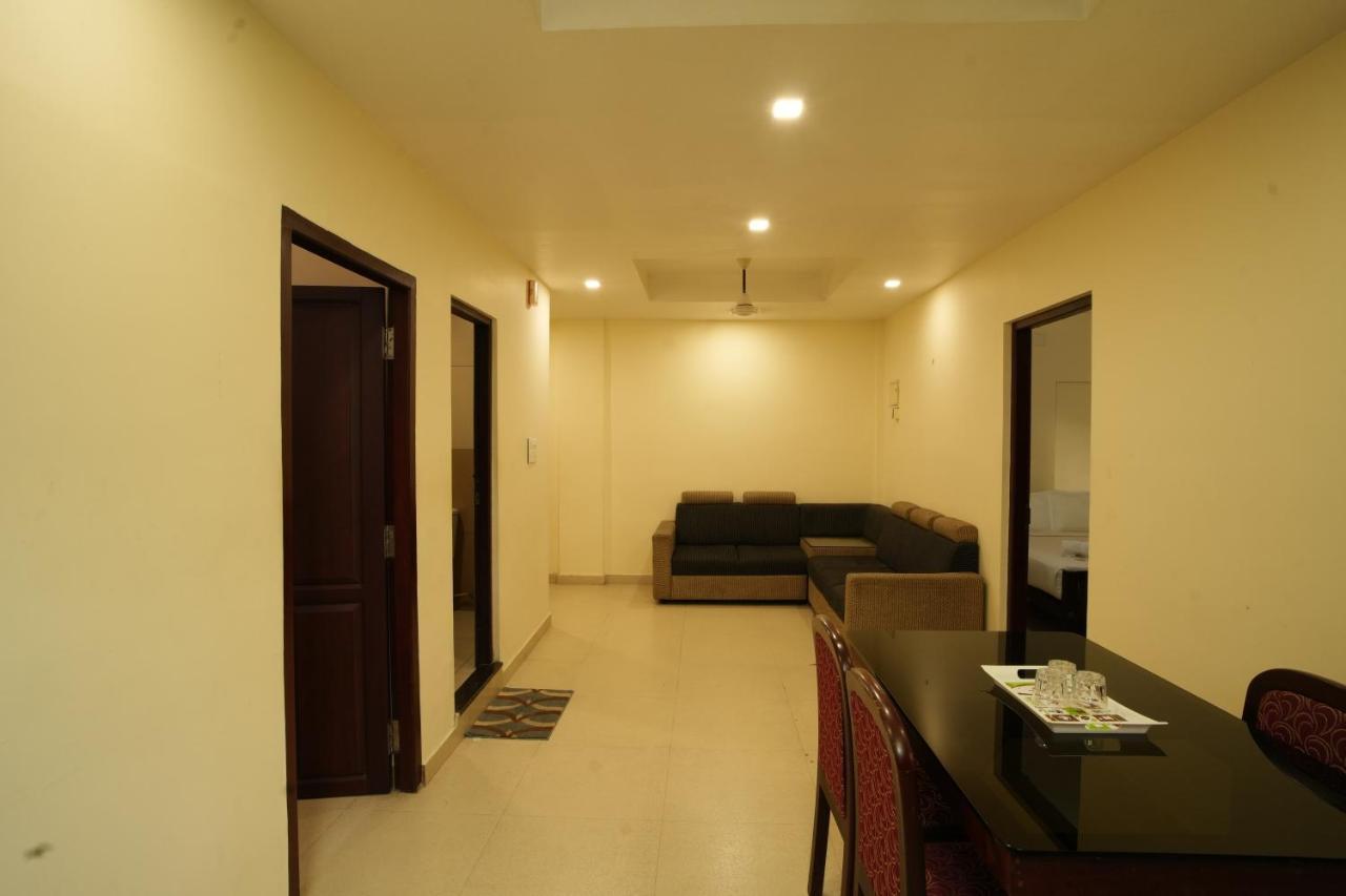 K V Suites Kochi Zewnętrze zdjęcie