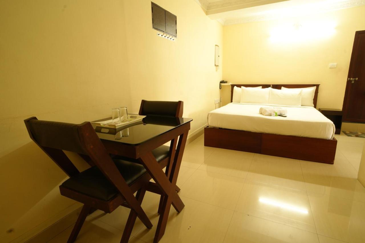 K V Suites Kochi Zewnętrze zdjęcie