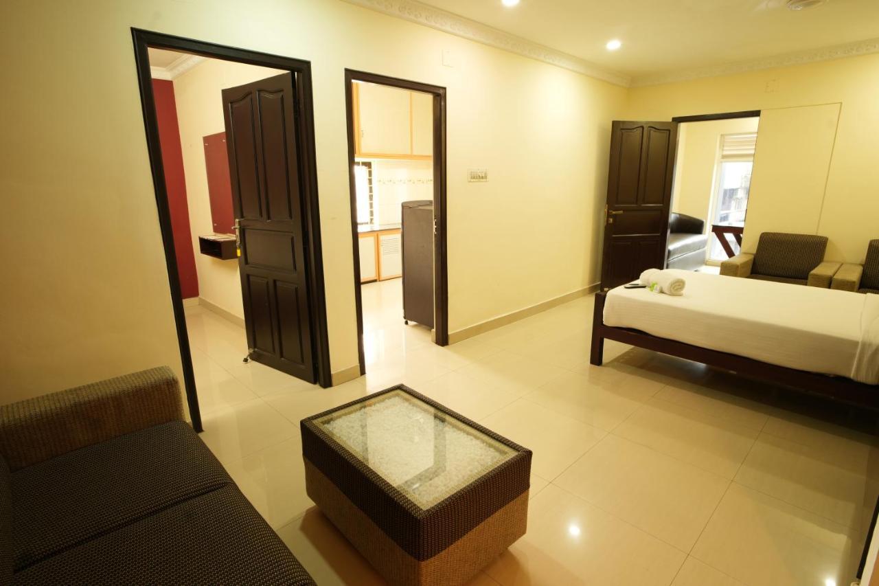 K V Suites Kochi Zewnętrze zdjęcie