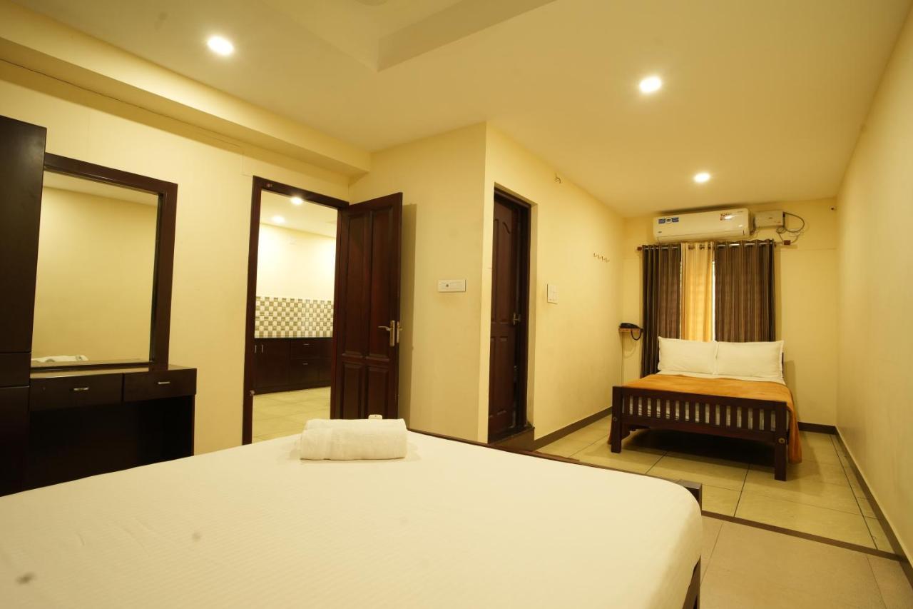 K V Suites Kochi Zewnętrze zdjęcie
