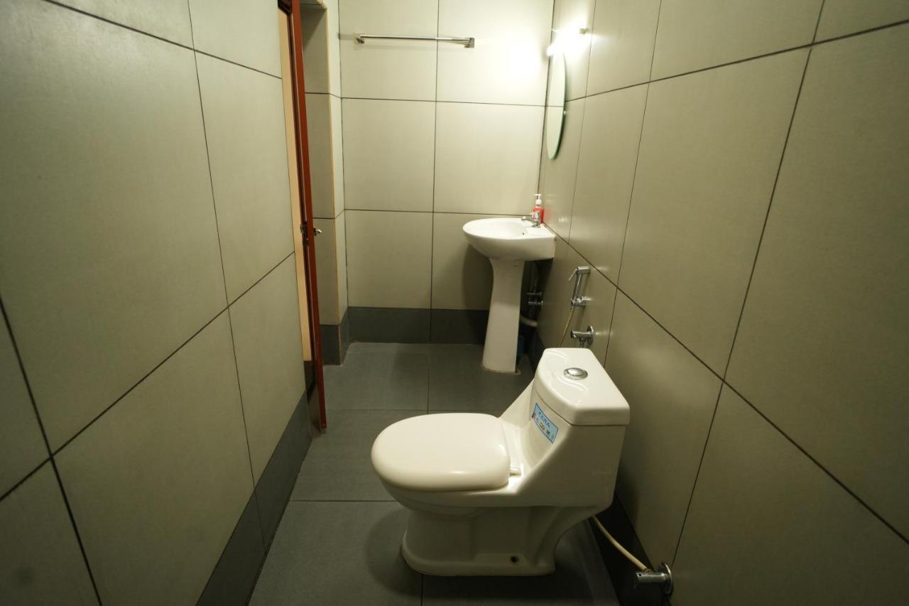 K V Suites Kochi Zewnętrze zdjęcie