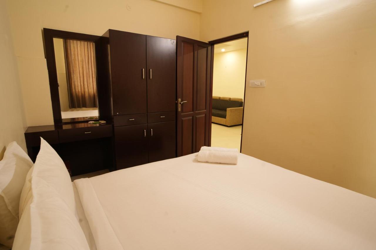 K V Suites Kochi Zewnętrze zdjęcie