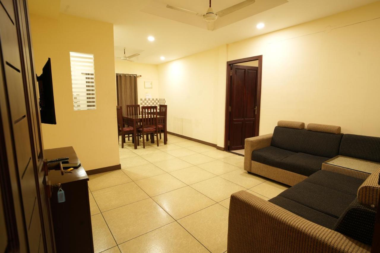 K V Suites Kochi Zewnętrze zdjęcie