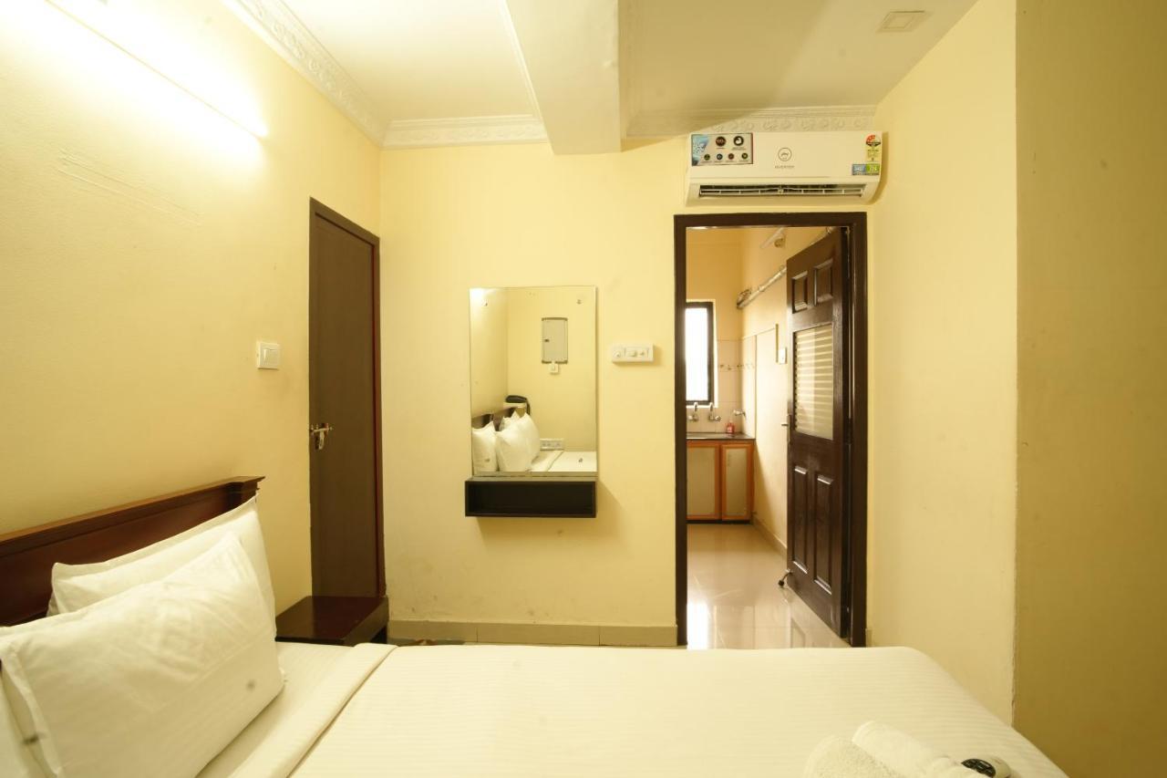K V Suites Kochi Zewnętrze zdjęcie