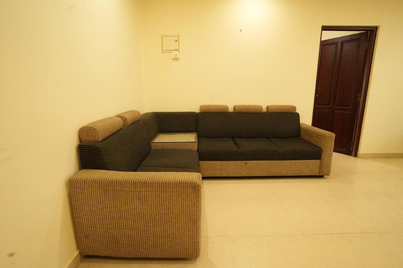 K V Suites Kochi Zewnętrze zdjęcie