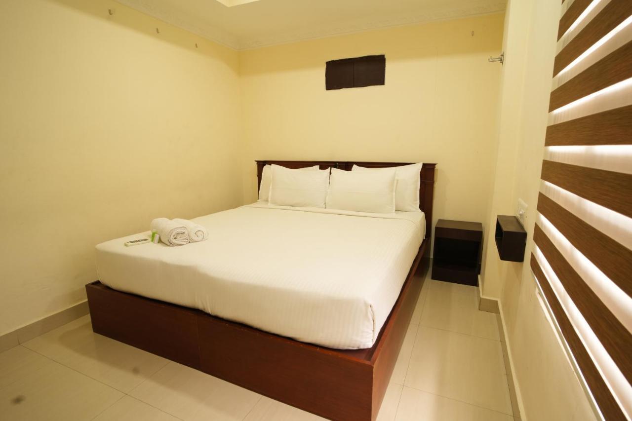 K V Suites Kochi Zewnętrze zdjęcie