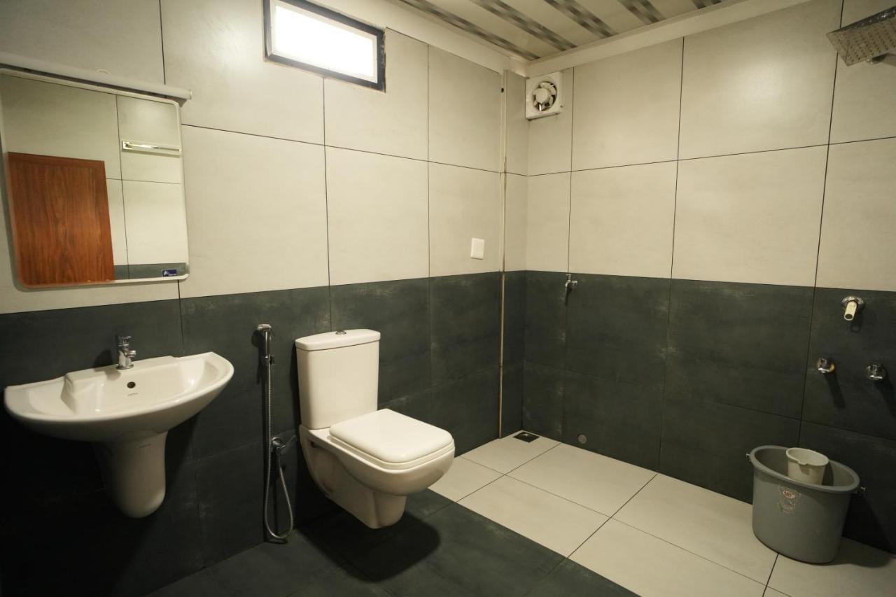 K V Suites Kochi Zewnętrze zdjęcie