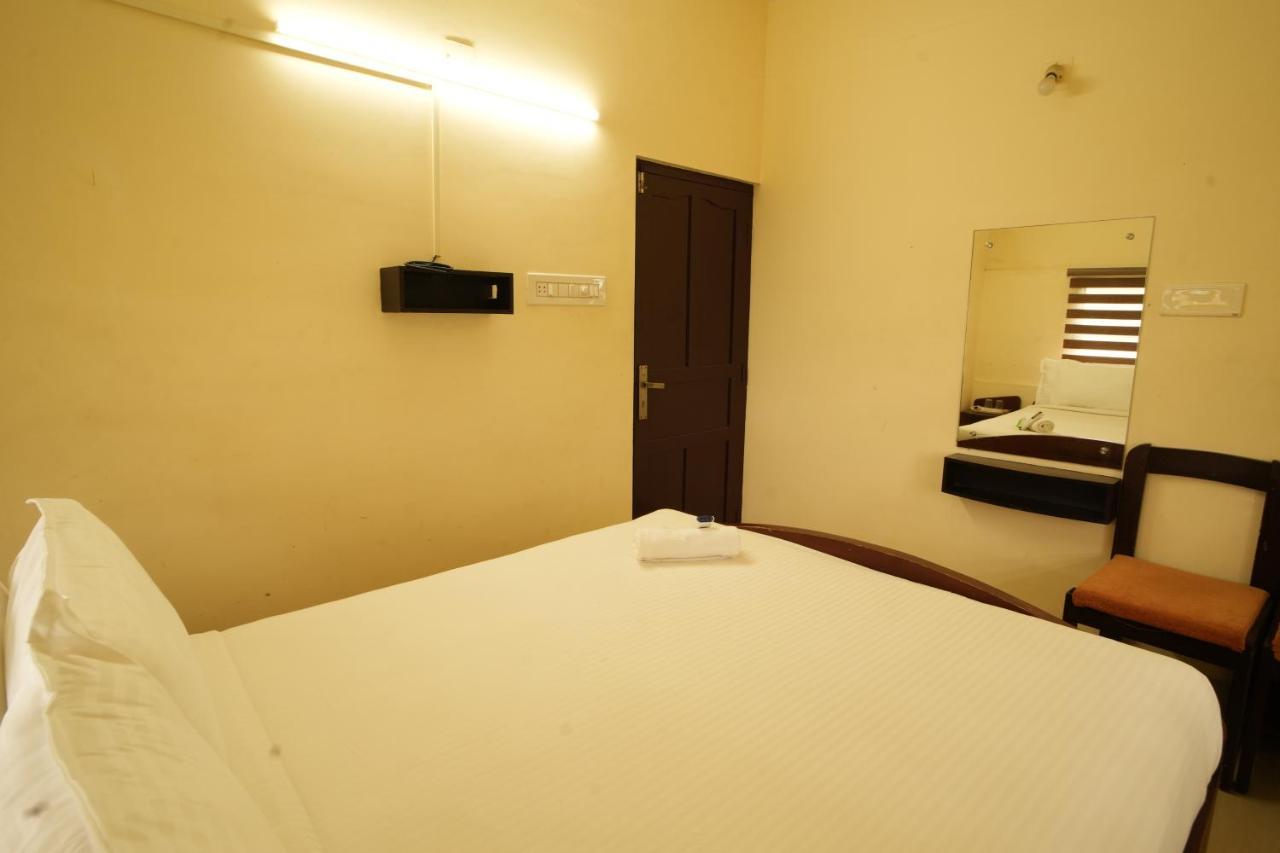 K V Suites Kochi Zewnętrze zdjęcie