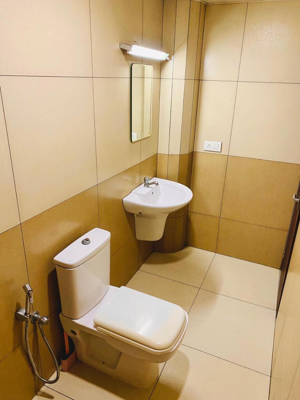 K V Suites Kochi Zewnętrze zdjęcie