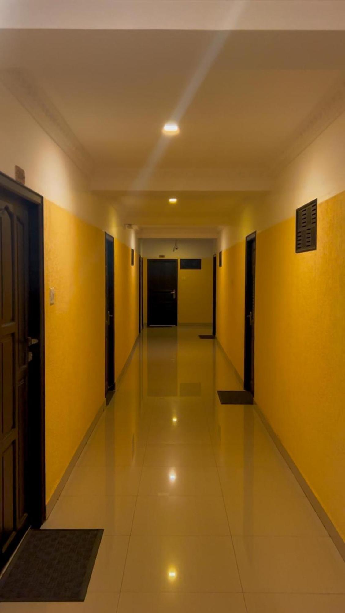 K V Suites Kochi Zewnętrze zdjęcie