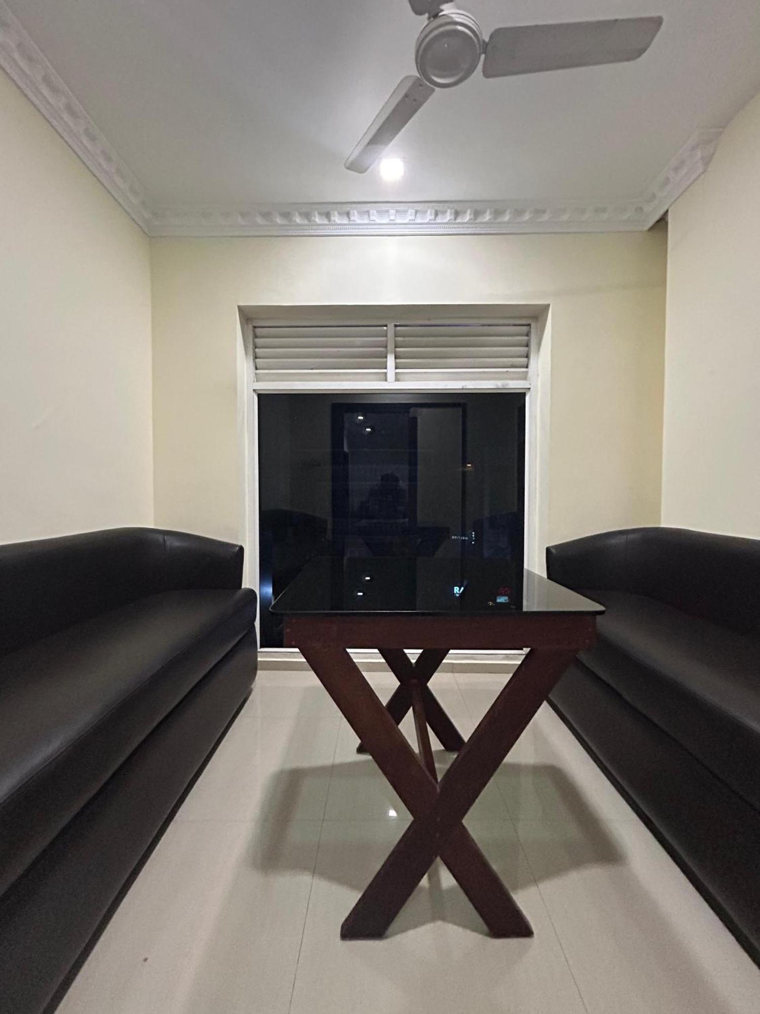 K V Suites Kochi Zewnętrze zdjęcie