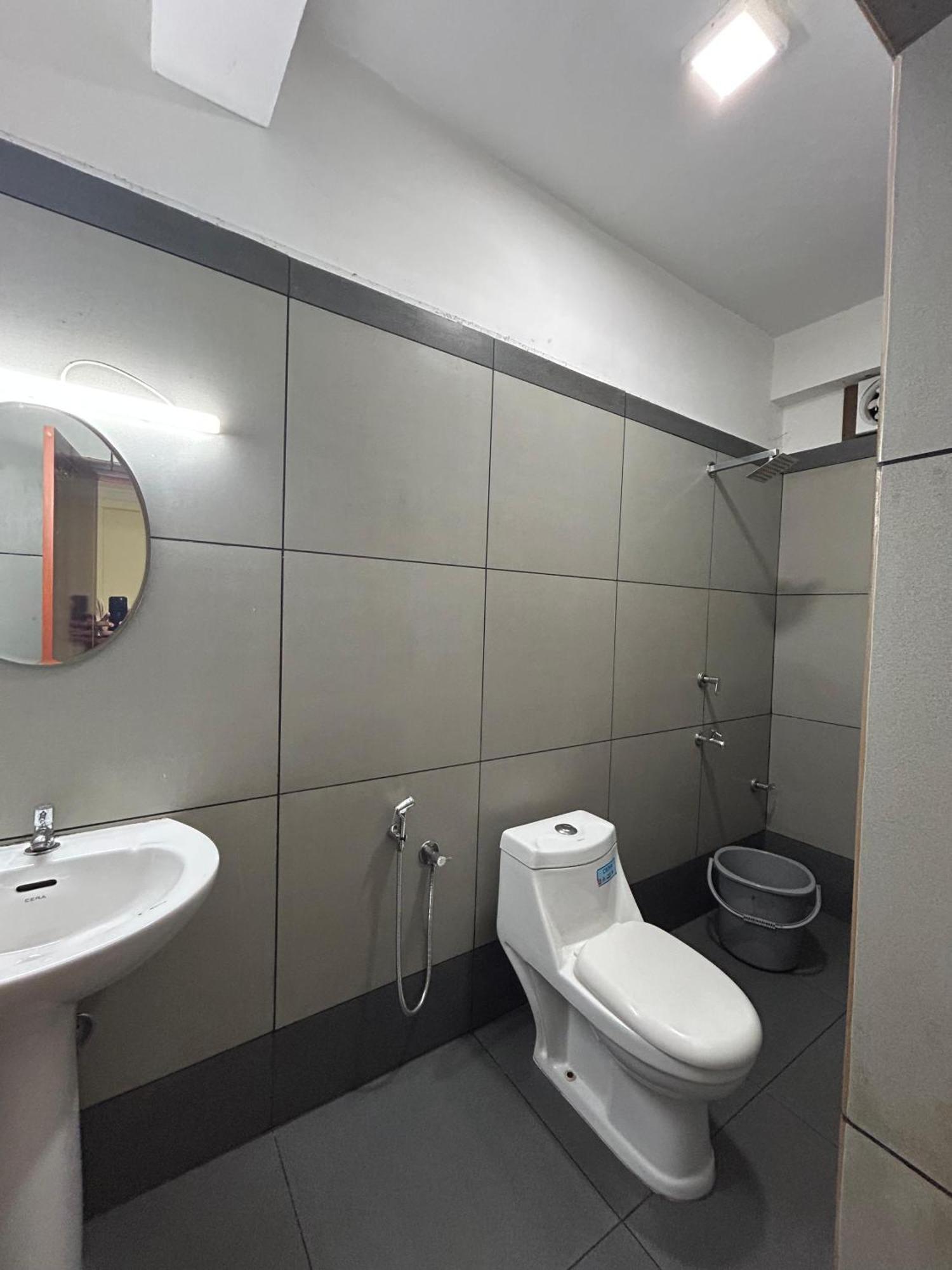 K V Suites Kochi Zewnętrze zdjęcie