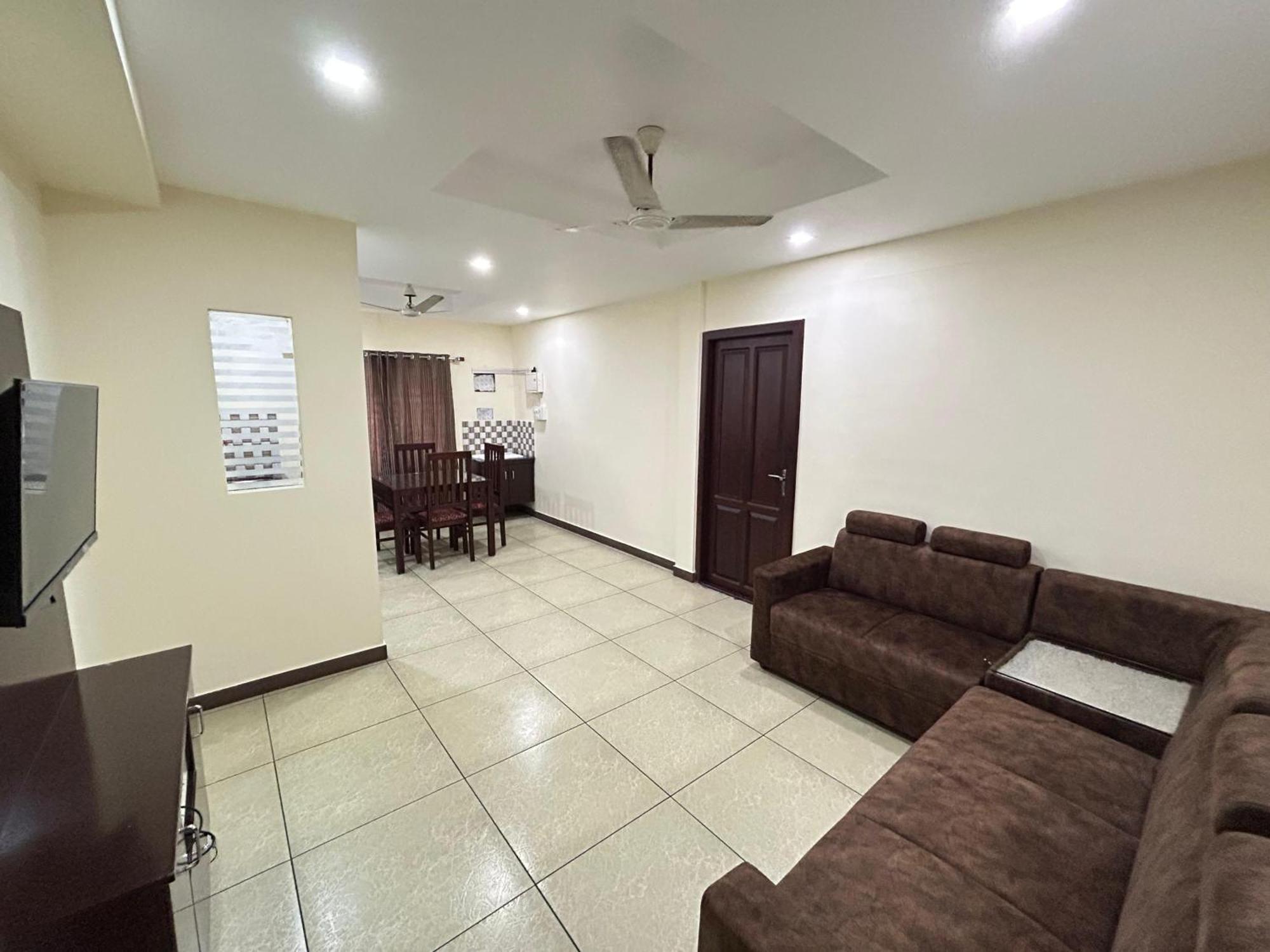 K V Suites Kochi Zewnętrze zdjęcie